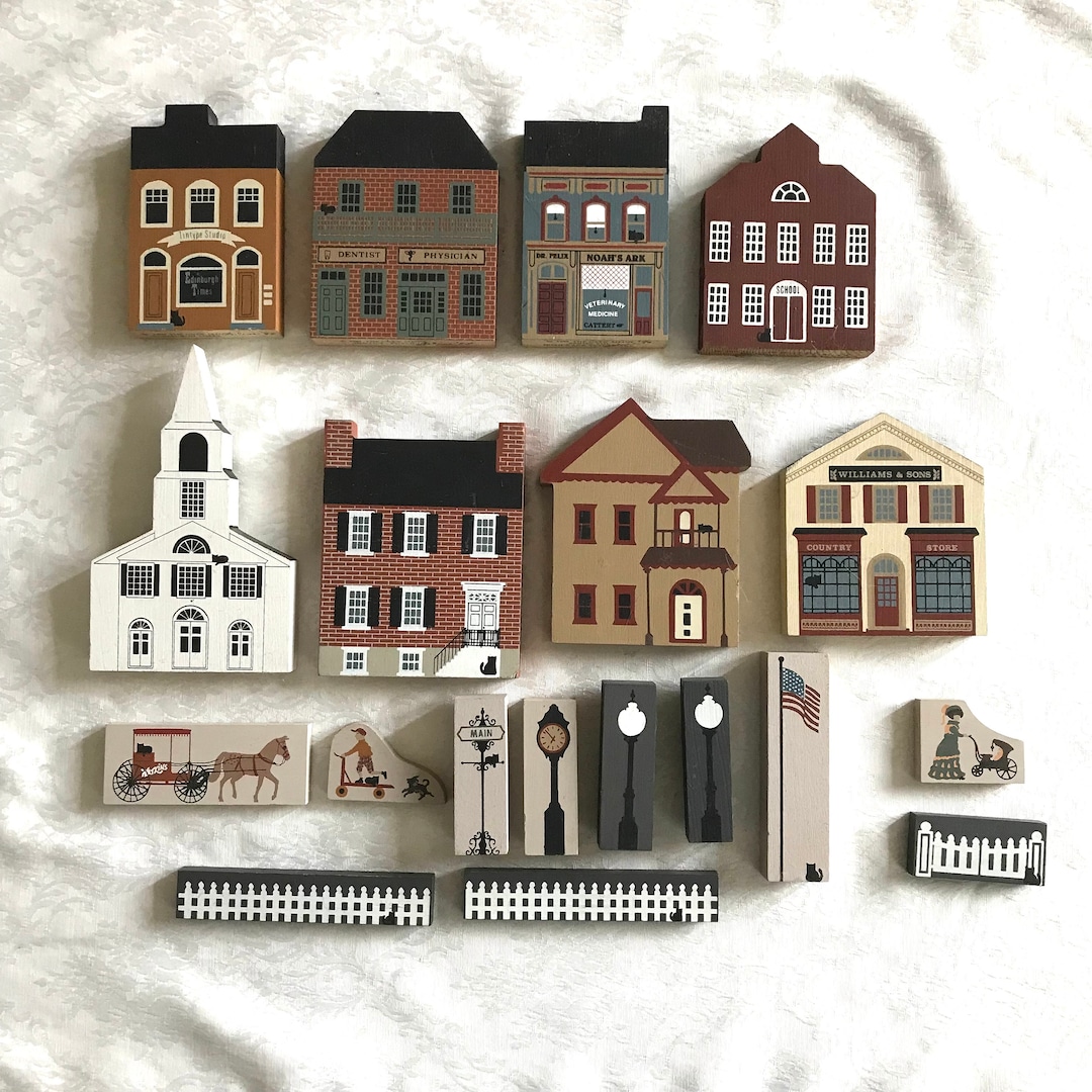 Set of Vintage Cat's Meow Village, 1980s, Wooden House, Colonial
