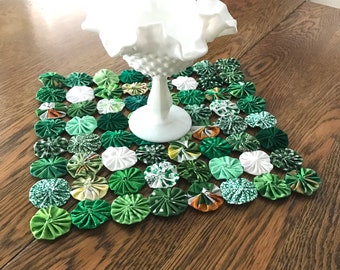 St Patrick's Day, Quilted YoYo Placemat, Table Square, Mat, Runner, Handmade, Green, Emerald, Lime, White, Gold, Irish, Ireland