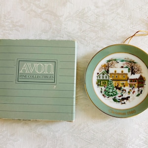 Vintage Avon, 1980, Miniature Christmas Plate Collection, Country Christmas