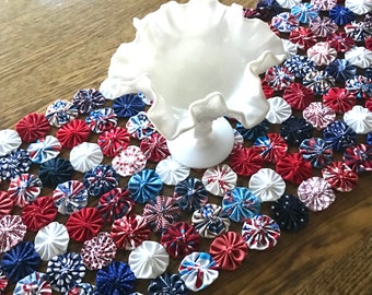 Americana, America, Patriotic, Quilted Yo Yo Runner, Table Top Runner, Red, White, Blue, Handmade