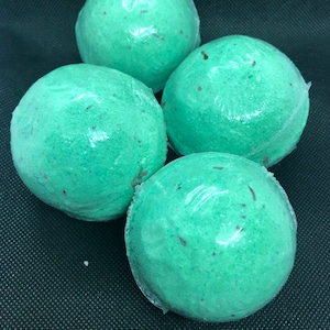 Wakame bath bomb