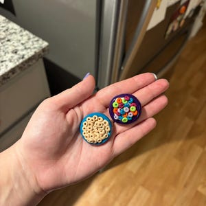 Mini cereales Cheerios y Fruit Loops - Imán para refrigerador de arcilla polimérica hecho a mano