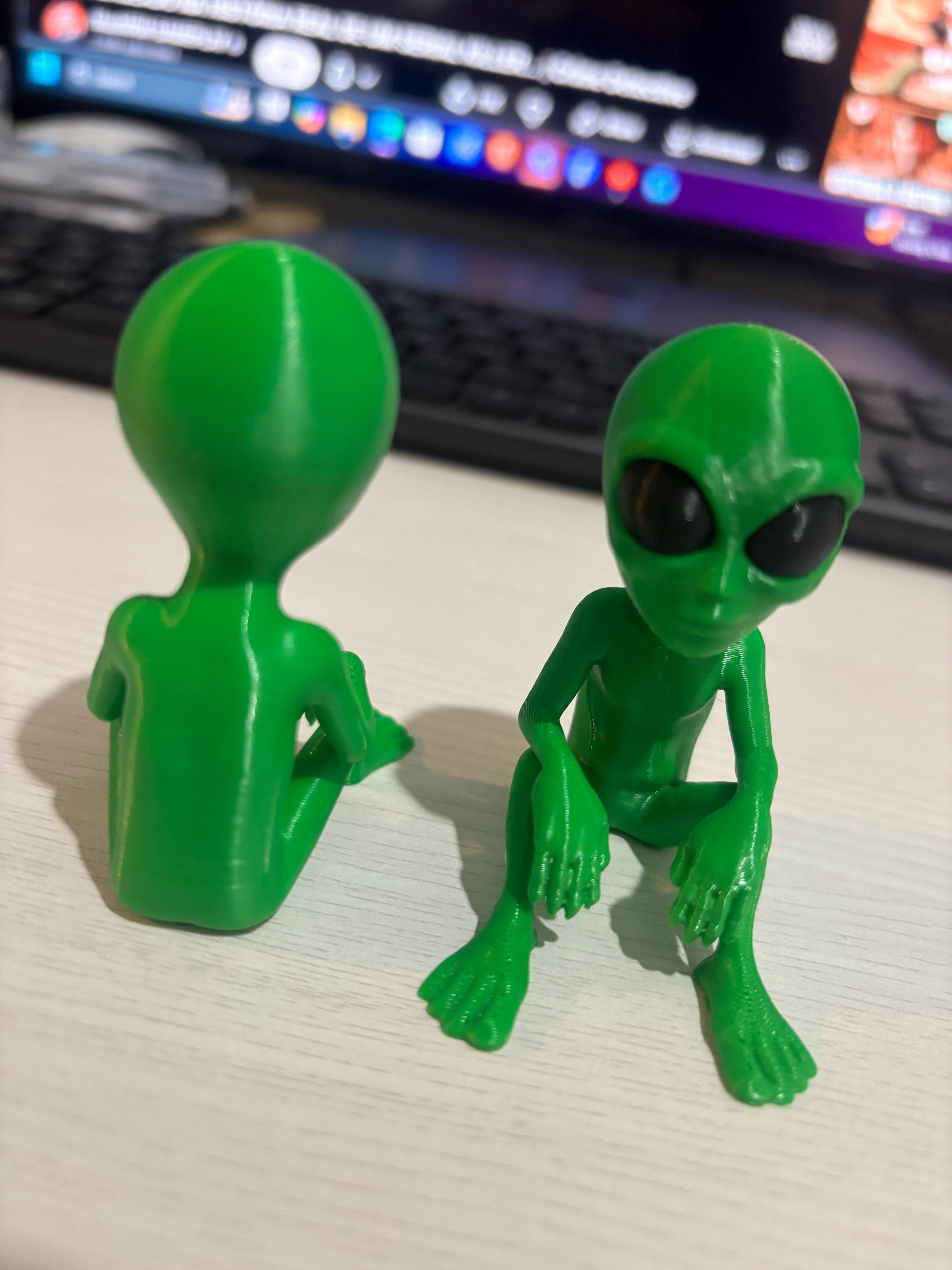 Alien Desk Model 3D Printed Green Alien Figure – Sci-fi Desk Decor - Etsy