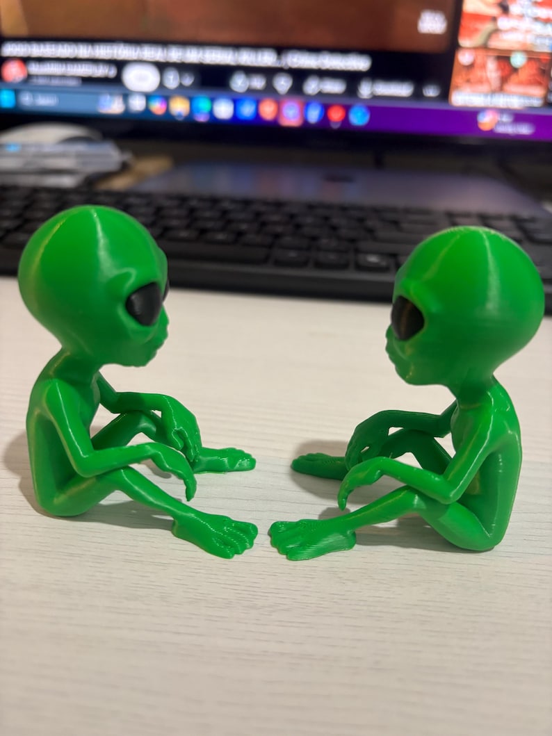 3D Printed Green Alien Figure – Sci-fi Desk Decor - Etsy
