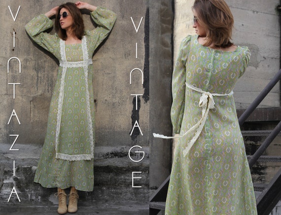 CLEARANCE. Vtg 70s Peasant Green Floral Lace Apron