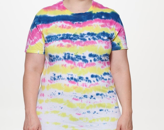Tie dye pink yellow and blue horizontal fading stripes t-shirt adult size medium