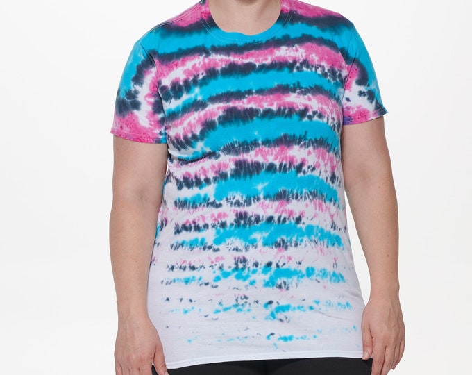 Tie dye turquoise pink and black horizontal fading stripes t-shirt adult size medium