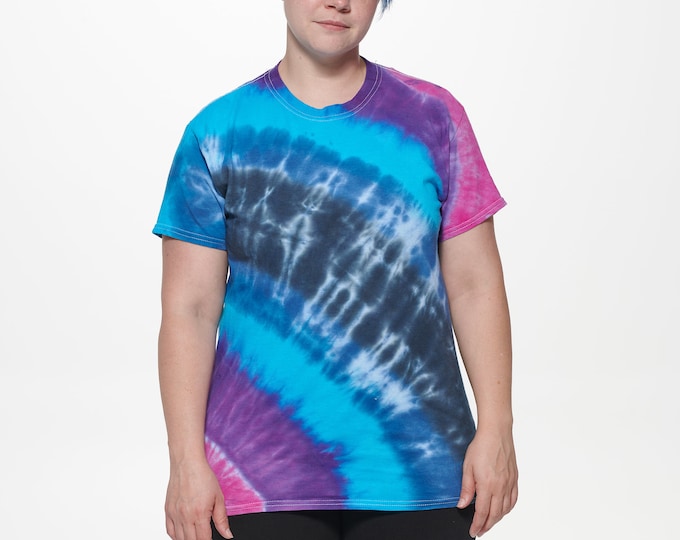 Tie dye pink, purple, turquoise, blue, and black diagonal sunburst pattern t-shirt adult size medium