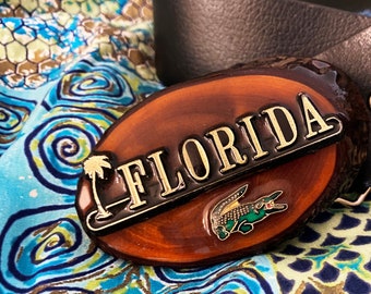 Vintage FLORIDA Souvenir Belt Buckle + Black Leather Belt | 70s 80s Groovy Hippie | Lacquered Live Edge Wood Slice & Brass Enamel Alligator