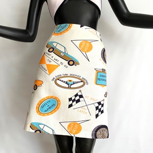 Vintage HOT ROD Skirt with MOD 1960s 70s Race Car Icons Hippie Boho Twiggy Groovy Pre Nascar Auto Racing Novelty Print Large 34 Waist image 4