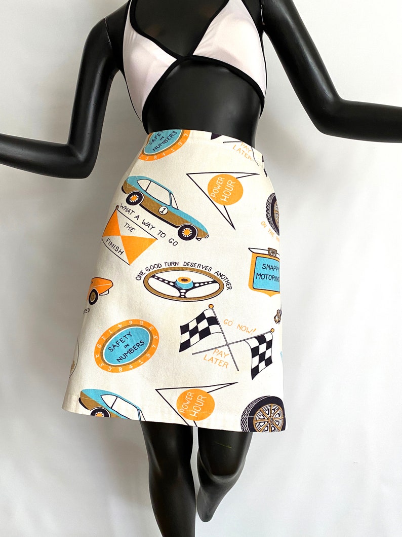 Vintage HOT ROD Skirt with MOD 1960s 70s Race Car Icons Hippie Boho Twiggy Groovy Pre Nascar Auto Racing Novelty Print Large 34 Waist image 4