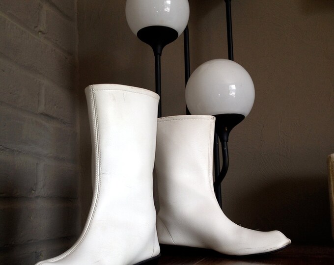 MOD Vintage 60s Gogo Boots Authentic 1960s Go Go Boots White Vinyl ...