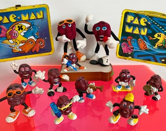 Instant 80s Fun Kit! | TOYS LOT | Pac Man Metal Lunch Box with 13 Vintage California Raisins, McDonalds Big Mac n French Fries Transformers!