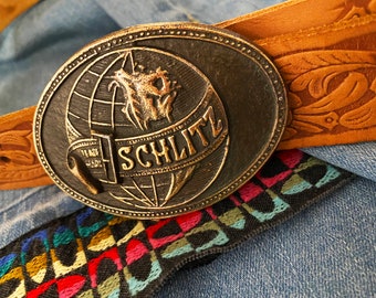 Boucle de ceinture SCHLITZ vintage + | de ceinture Laiton lourd solide / Bronze avec logo globe poli | | en cuir outillé Western Cowboy des années 70 Bière de collection