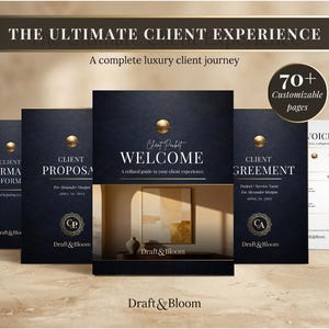 Op de afbeelding: Een verzameling marineblauwe sjablonen voor klantervaring met gouden accenten. De sjablonen omvatten een welkomstgids, een voorstel, een overeenkomst en een factuur. De tekst bevat "The Ultimate Client Experience" en "70+ aanpasbare pagina's."