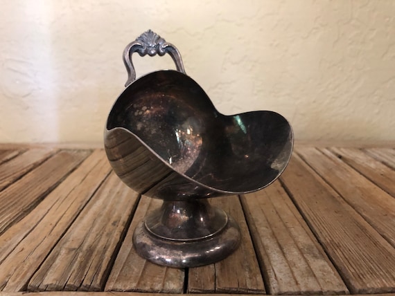 Antique Etched Silver Scoop Silver Card Stand
