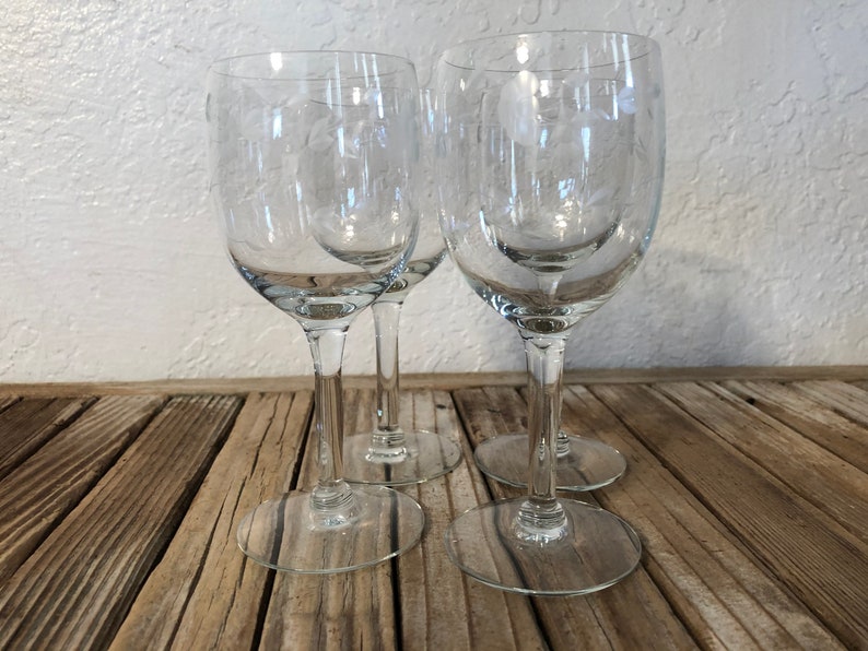 Set of 4 Etched Glass Champagne Coupe Wine Glasses Etsy