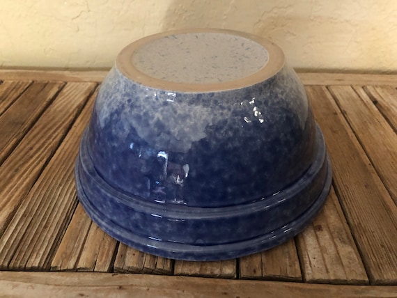 Vintage Blue and Beige Sponge Wear Bowl