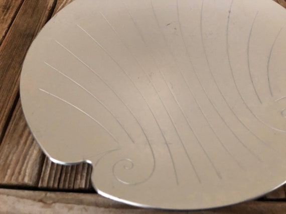 Vintage Art Deco Kensington Silver Metal Shell Tray