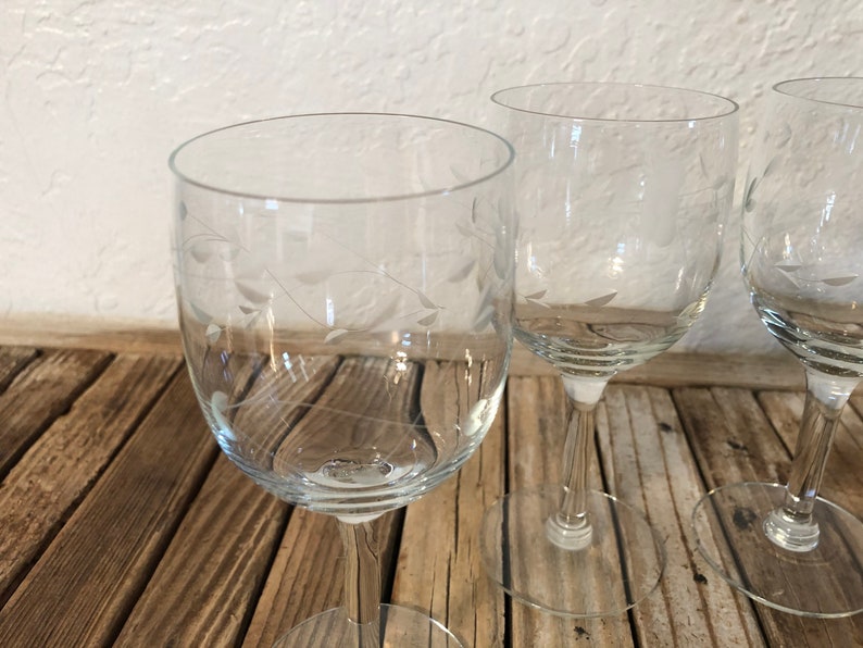 Set of 4 Etched Glass Champagne Coupe Wine Glasses Etsy