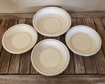 Set of 4 Antique Ivory and Gold Ofetruria & Barlaston Wedgewood Edme Bowls