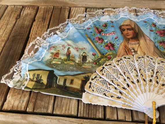 Vintage Blue and White Fatima Lace Fan