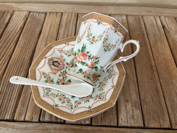 Vintage Avon Honor Society Peach White and Gold Teacup and Saucer