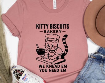 Camiseta de la panadería Kitty Biscuits, diseño gracioso de gato amasando masa, camiseta de gato de masa madre, regalo de gato de panadería