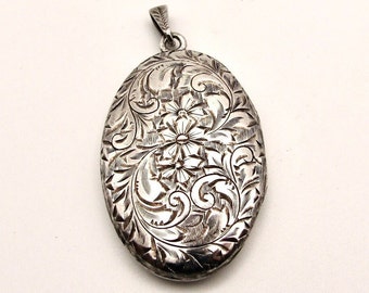 Vintage Sterling Silver Etched Locket - Victorian Style - Canadian maker