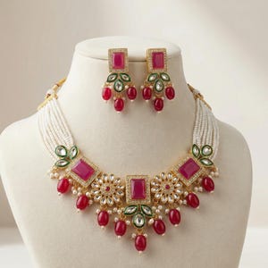 Conjunto de collar gargantilla de rubí rosa indio con capas de perlas / Joyería nupcial llamativa