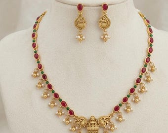 Traditionele tempel Lakshmi-kettingset, antieke gouden robijngroene bruidsjhumka-oorbellen