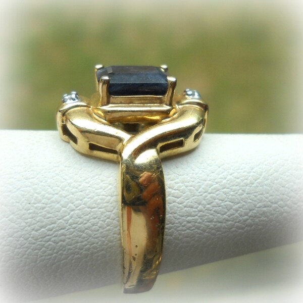 gold sapphire ring, vintage, blue 8mm emerald cut gemstone, size 7