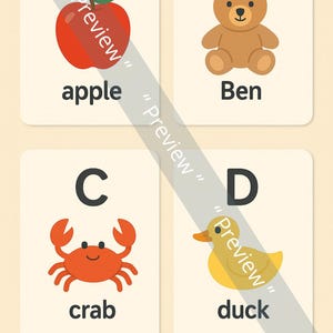 Può includere: Flashcard educative con le lettere A, B, C e D. Ogni carta mostra un'illustrazione: una mela rossa, un orsacchiotto marrone, un granchio arancione e un'anatra gialla. Le parole "apple", "Ben", "crab" e "duck" sono stampate sotto.