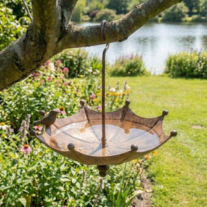 Vintage vogelvoederbak in paraplustijl rustiek hangend metalen zaaibakje tuindecor buitenvogels