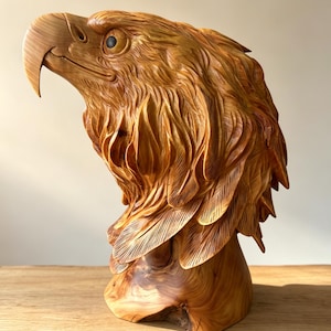 Hand Carved Cedar Root Eagle Head Sculpture | One of a Kind Wood Eagle Bust | Rustic Home Office Decor | Unique Gift for Men.(26×16×33cm）