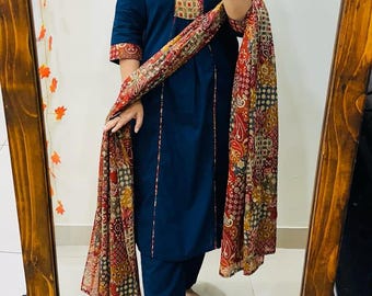 Conjunto de kurta de algodón azul marino con dupatta Kalamkari / Ropa étnica india para mujer