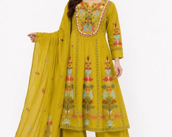 Conjunto de kurta palazzo de georgette de diseñador, con bordados y detalles de espejos, ropa étnica festiva.