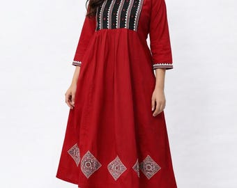 Conjunto de kurta rojo bordado para mujer / Elegante atuendo étnico indio / Conjunto festivo a juego