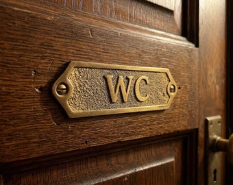 Solid Brass WC Door Sign Vintage Antique Victorian Cast Metal Loo Plaque Embossed Toilet Sign for Home Decor House Of Pendant Bathroom