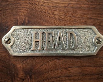 Letrero náutico de latón macizo "HEAD" – Placa de barco de estilo marítimo vintage – Baño antiguo para casa de playa o bar – Placa de puerta de metal