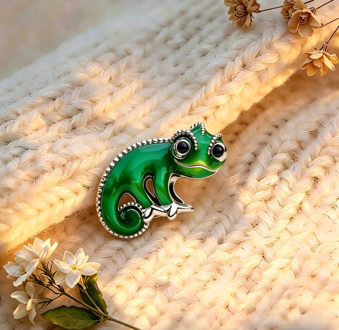 Tangled Pascal Charm Disney Tangled Pascal Colour-changing Pendant, Charm for Bracelet or ...