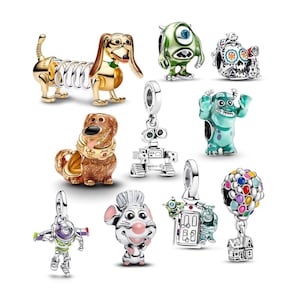 Peut inclure: Une collection de dix breloques en métal argenté et doré représentant divers personnages et objets animés, dont un chien à ressort, un monstre vert borgne, un crâne, un chien marron, un robot, un monstre bleu, un ranger de l'espace, une souris, une porte et une maison avec des ballons.