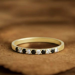 Black and White Diamond Wedding Band in 14k Gold, Alternating Onyx and Moissanite Stacking Ring, Minimalist Half Eternity Anniversary Gift