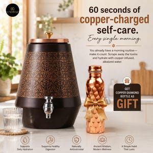 Peut inclure: Un distributeur d'eau brun foncé avec un motif cuivré complexe et un robinet argenté, accompagné d'une bouteille en cuivre à texture martelée et un ruban doré. Le texte indique 60 seconds of copper-charged self-care.