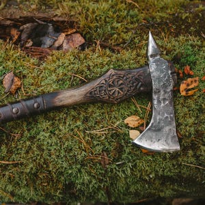 Runic Tomahawk – Hand Forged D2 Steel Axe, Viking Rune Hatchet, Functional Bushcraft Axe