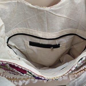Boho broderad tygväska, handgjord blommig boho axelväska, etnisk festivalväska med tofsar, vintage hippieväska, hantverksväska bild 5