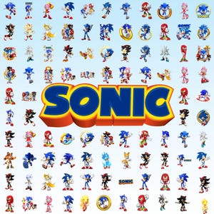 Op de afbeelding: Een groot blauw en geel Sonic-logo in het midden op een lichtblauwe achtergrond, omringd door een raster van diverse Sonic the Hedgehog-personages zoals Sonic, Tails, Knuckles, Shadow, Amy Rose en Silver in verschillende poses en gouden ringen.