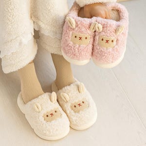 羊のふわふわスリッパ（男女兼用）滑り止め加工 暖かい冬用室内履き