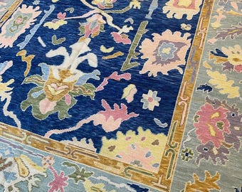 Alfombra Oushak de lana hecha a mano: medallón floral azul marino, estilo vintage