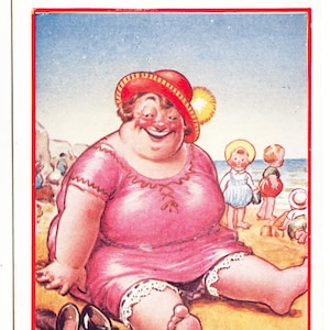 Peut inclure: Illustration de carte postale vintage d'une personne en maillot de bain rose et chapeau rouge à la plage. Le texte de l'image dit : « JE M'AMUSE COMME UN GRAND ENFANT ICI. PAS LE TEMPS D'ÉCRIRE. »